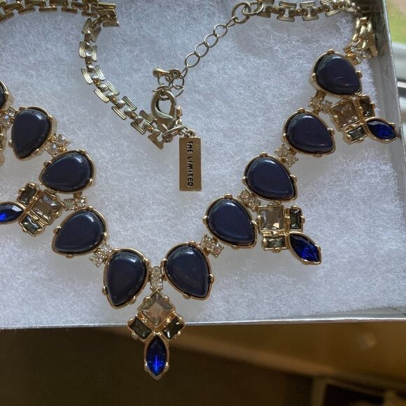 Beautiful The‎ Limited Statement Necklace - Picture 5 of 6